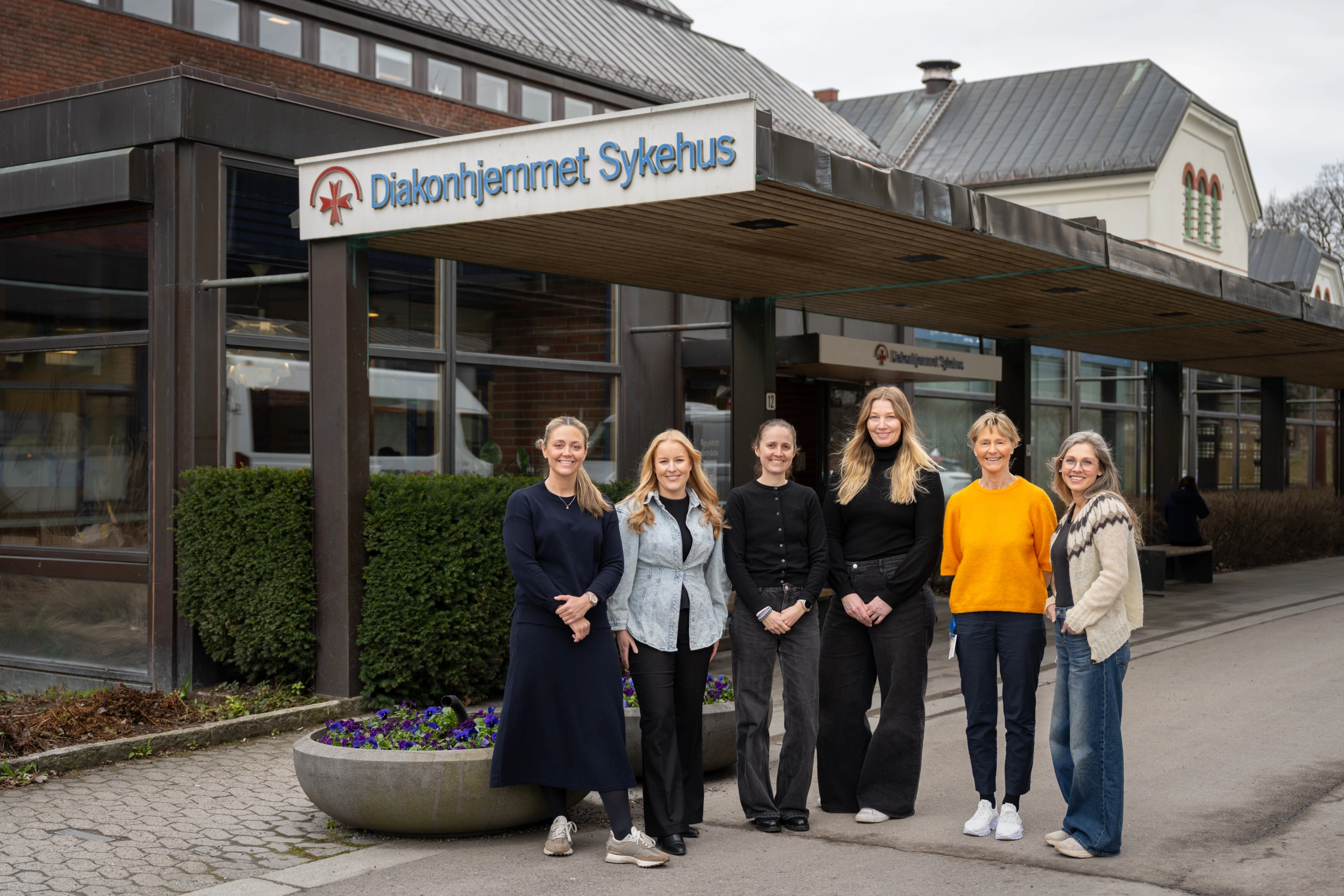 "Samarbeidet med Møbler med mening treffer godt både når det gjelder miljø, samfunnsansvar og kvalitet i sykehuset. Gjenbruk av møbler gir oss funksjonelle og fine løsninger, samtidig som det bidrar til økt bærekraft. Dette er et prosjekt vi er stolte av å være en del av", sier Gro Jensen, klinikkleder for medisinsk service i Diakonhjemmet sykehus.